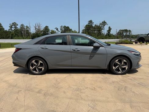 Used 2022 Hyundai Elantra Limited FWD image 6