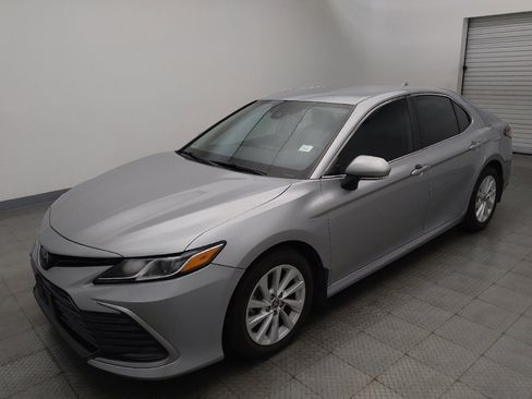 Used 2022 Toyota Camry LE w/ Convenience Package FWD image 2