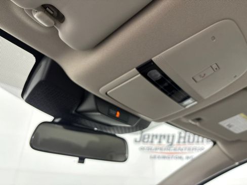 Used 2023 Nissan Ariya FWD image 17