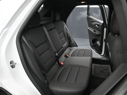 Used 2022 Chevrolet TrailBlazer RS w/ Sun and Liftgate Package FWD image 26