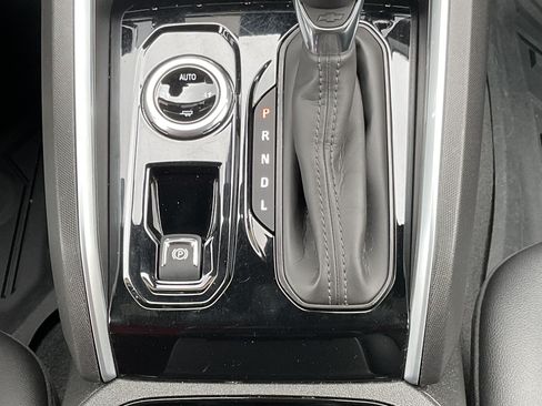 Used 2024 Chevrolet Colorado LT w/ LT Convenience Package III AWD/4WD image 18