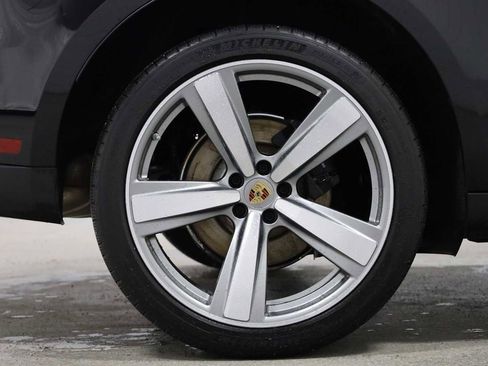 Certified 2024 Porsche Macan image 38