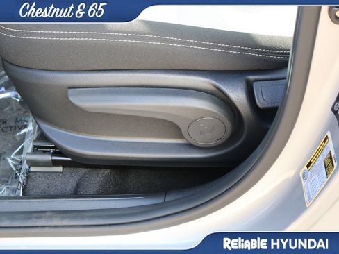 Certified 2025 Hyundai Venue SEL FWD image 23