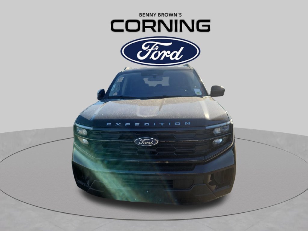 Used 2025 Ford Expedition Active AWD/4WD image 2