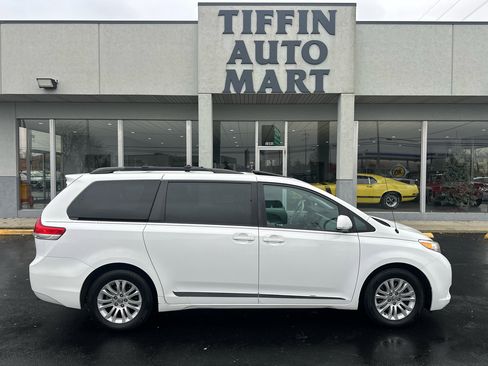 Used 2014 Toyota Sienna XLE image 16