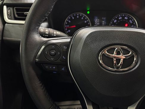 Used 2021 Toyota RAV4 XLE Premium AWD/4WD image 18