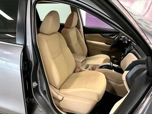 Used 2016 Nissan Rogue SV w/ SV Premium Package image 12