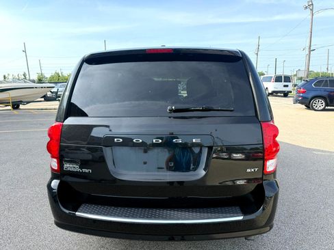 Used 2015 Dodge Grand Caravan SXT w/ UConnect Hands-Free Group image 5