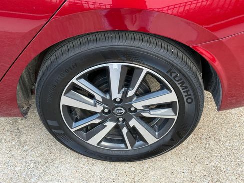 Used 2025 Nissan Versa SV image 30