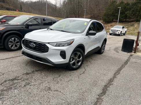 Used 2025 Ford Escape ST-Line w/ Tech Pack #1 AWD/4WD image 6