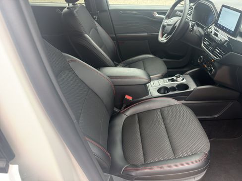 Used 2025 Ford Escape ST-Line Select AWD/4WD image 11