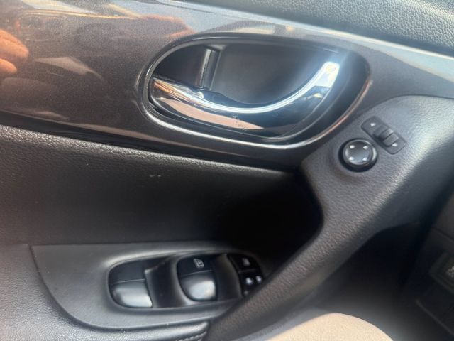 Used 2020 Nissan Rogue SV FWD image 9