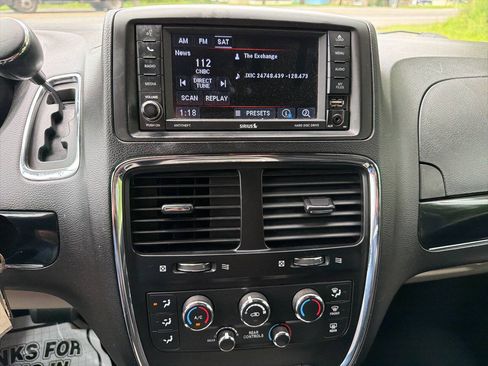 Used 2019 Dodge Grand Caravan SXT FWD image 30
