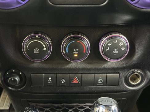 Used 2018 Jeep Wrangler Unlimited Sahara AWD/4WD image 34
