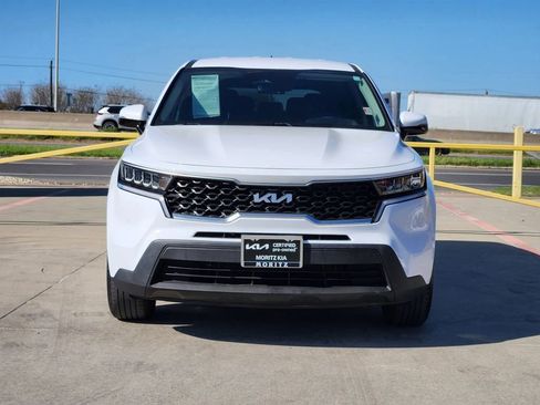 Certified 2022 Kia Sorento LX FWD image 2