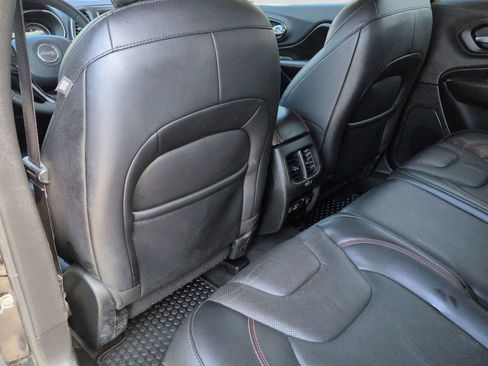 Used 2021 Jeep Cherokee Trailhawk image 23