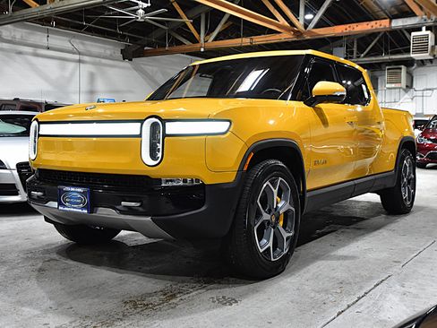 Used 2022 Rivian R1T Adventure image 6