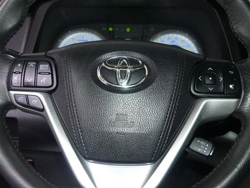 Used 2017 Toyota Sienna SE Premium image 30