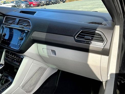 Used 2023 Volkswagen Tiguan SE R-Line image 23