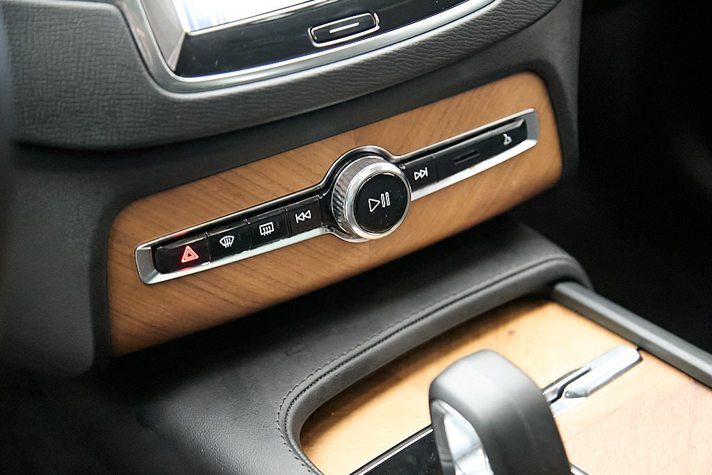Certified 2023 Volvo XC90 T8 Plus w/ Protection Package Premier AWD/4WD image 15