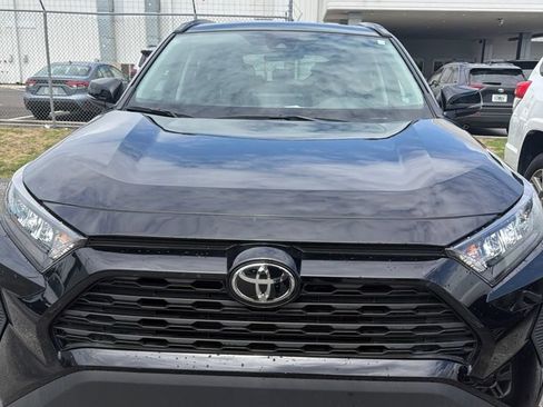 Used 2021 Toyota RAV4 LE FWD image 9