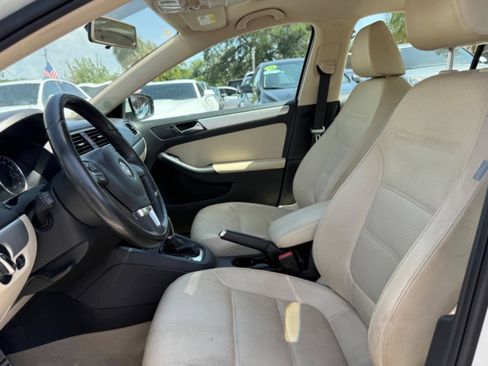 Used 2013 Volkswagen Jetta SE FWD image 23