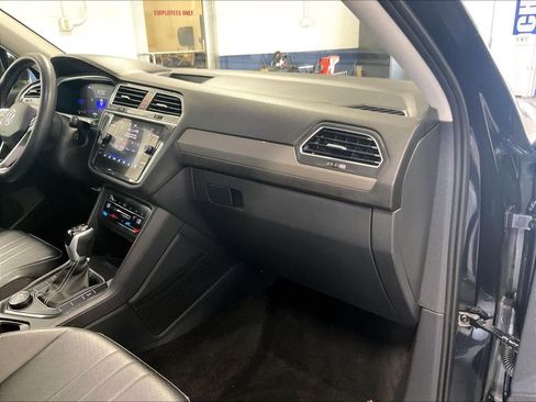 Used 2023 Volkswagen Tiguan SE image 12