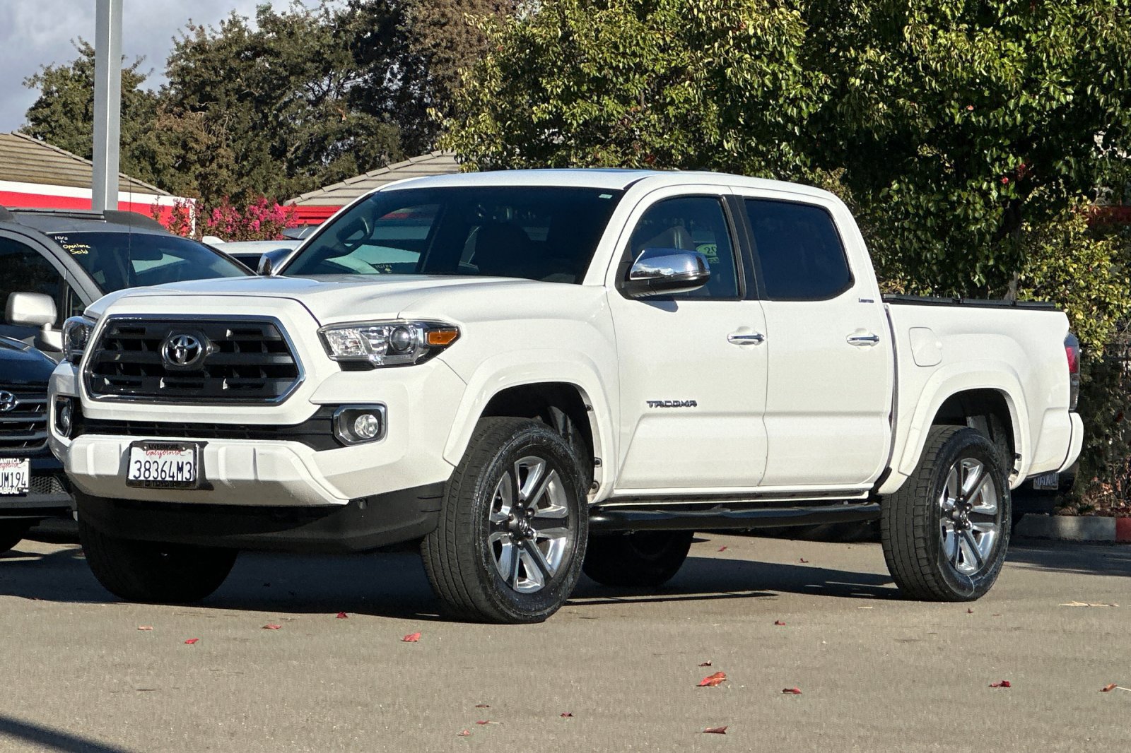 Used 2016 Toyota Tacoma Limited w/ Towing Package RWD image 8