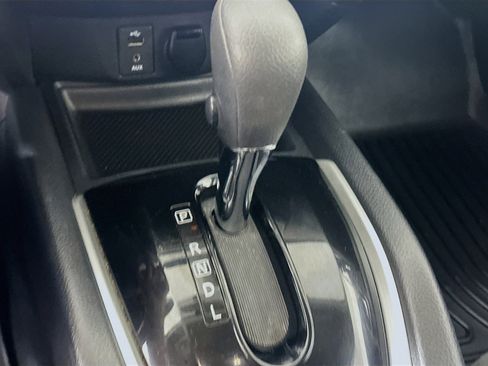 Used 2016 Nissan Rogue SV image 24