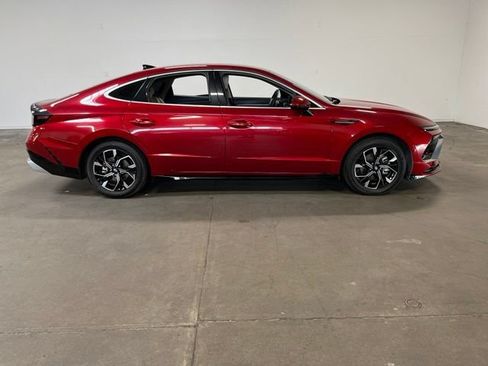 Used 2025 Hyundai Sonata SEL FWD image 2