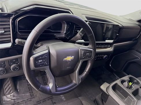 Used 2022 Chevrolet Silverado 1500 LT w/ Z71 Off-Road Package image 9