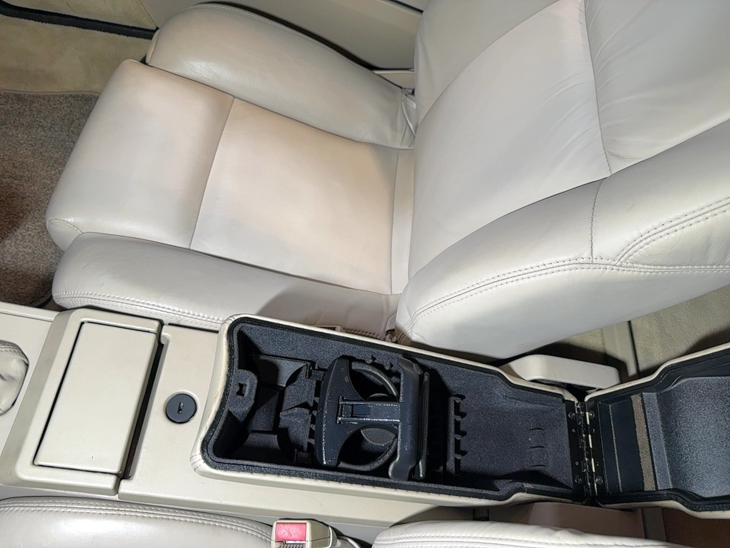 Used 1993 Cadillac Allante FWD image 42