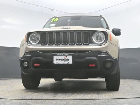 Used 2016 Jeep Renegade Trailhawk image 25