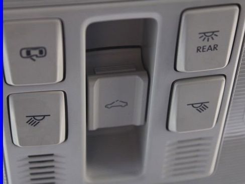 Used 2025 Volkswagen Jetta SE w/ Sunroof Package image 25