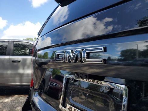 Used 2023 GMC Yukon XL Denali Ultimate AWD/4WD image 6