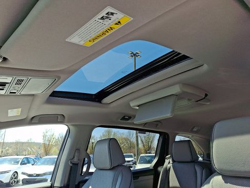 Used 2024 Honda Odyssey Elite image 15
