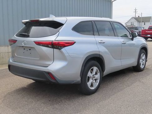 Used 2021 Toyota Highlander L FWD image 3