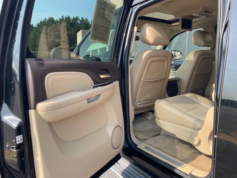 Used 2013 GMC Yukon XL Denali RWD image 15