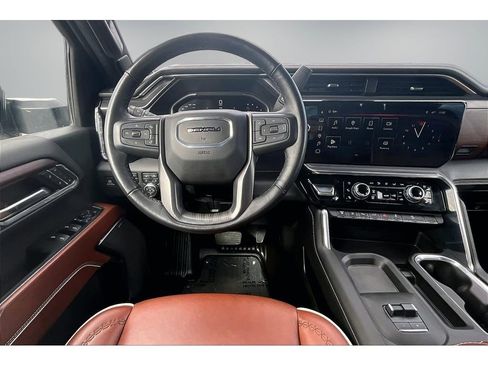 Used 2024 GMC Sierra 3500 Denali Ultimate image 9