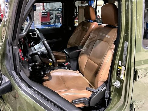 Used 2022 Jeep Wrangler Unlimited Rubicon w/ Cold Weather Group image 21