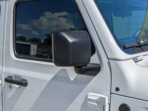 Used 2025 Jeep Wrangler Unlimited Sport AWD/4WD image 12