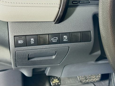 Used 2020 Toyota Camry LE FWD image 10