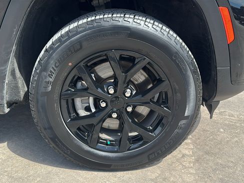 Certified 2024 Jeep Grand Cherokee L Altitude image 34