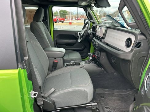 Used 2025 Jeep Wrangler Sport image 21