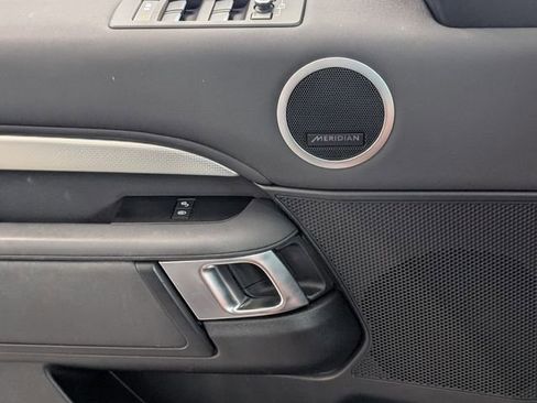 Used 2020 Land Rover Discovery Landmark image 25