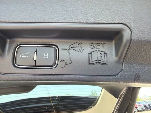 Used 2025 Ford Explorer Active RWD image 11