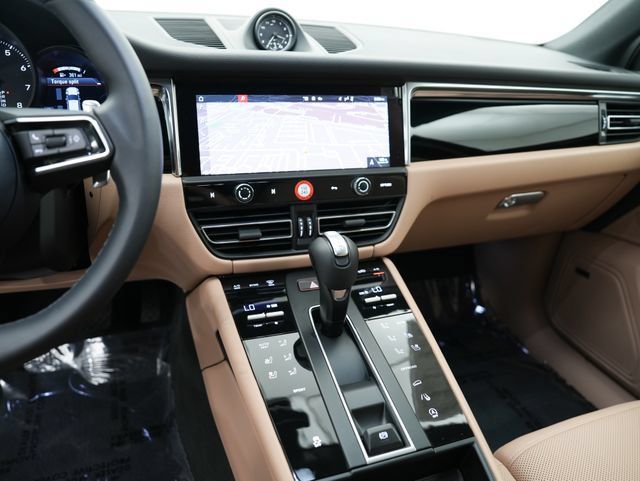 Certified 2026 Porsche Macan AWD/4WD image 21