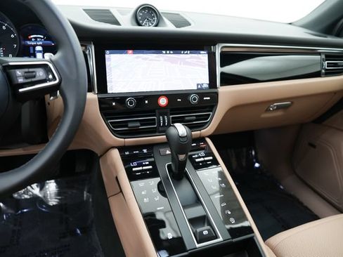 Certified 2026 Porsche Macan AWD/4WD image 21