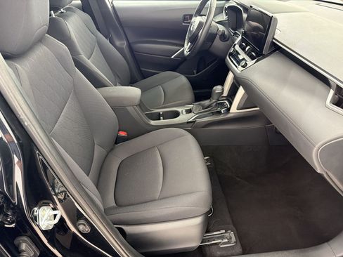 Used 2025 Toyota Corolla Cross LE FWD image 23