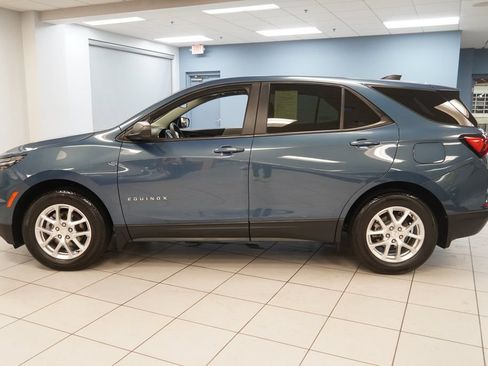 Used 2024 Chevrolet Equinox LS w/ LS Convenience Package FWD image 2